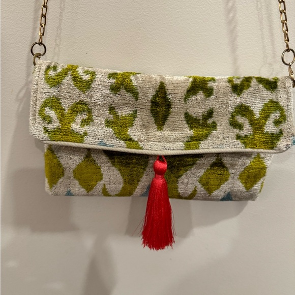 Tapestry style clutch with detachable chain strap - Picture 1 of 4